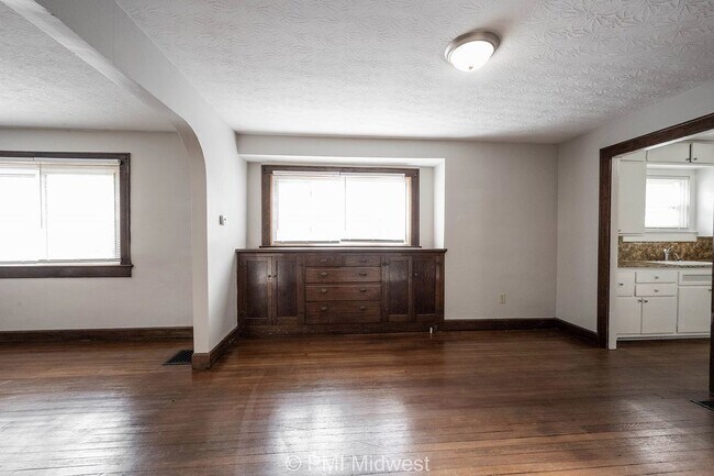 Building Photo - 4850 Hillside Ave