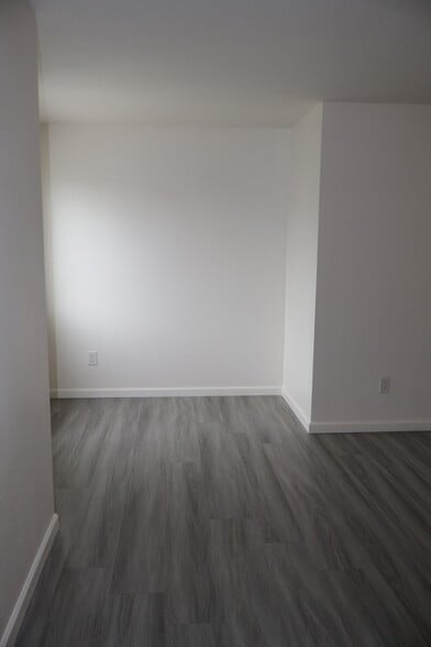Building Photo - 1323 W Palmyra Ave