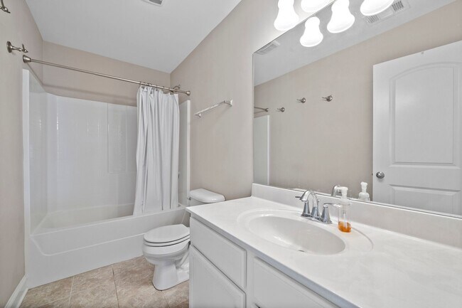 Building Photo - 4BR Home with Over 3,200 Sq Ft in Desirable Mount Juliet Community