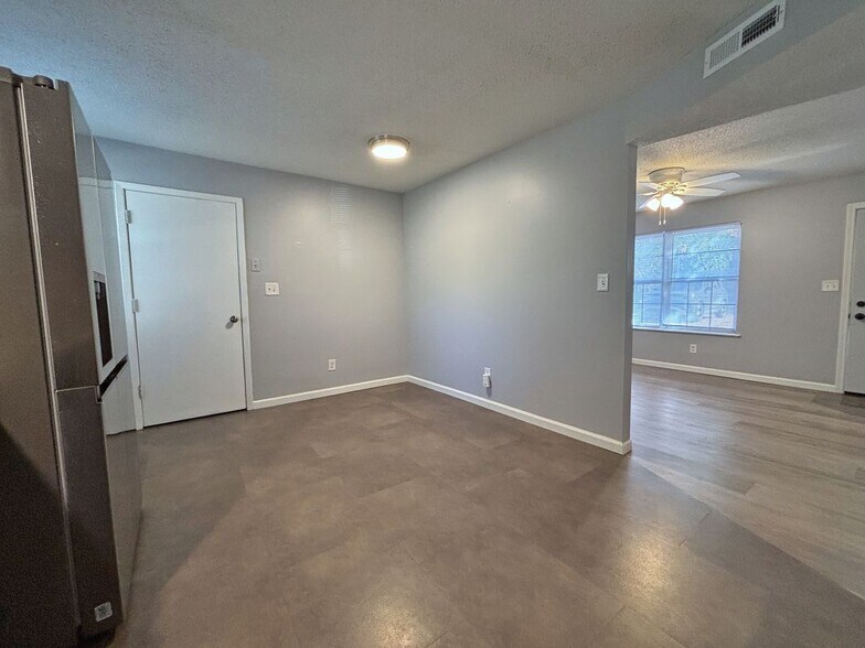 Building Photo - 2641 Maverick Ln