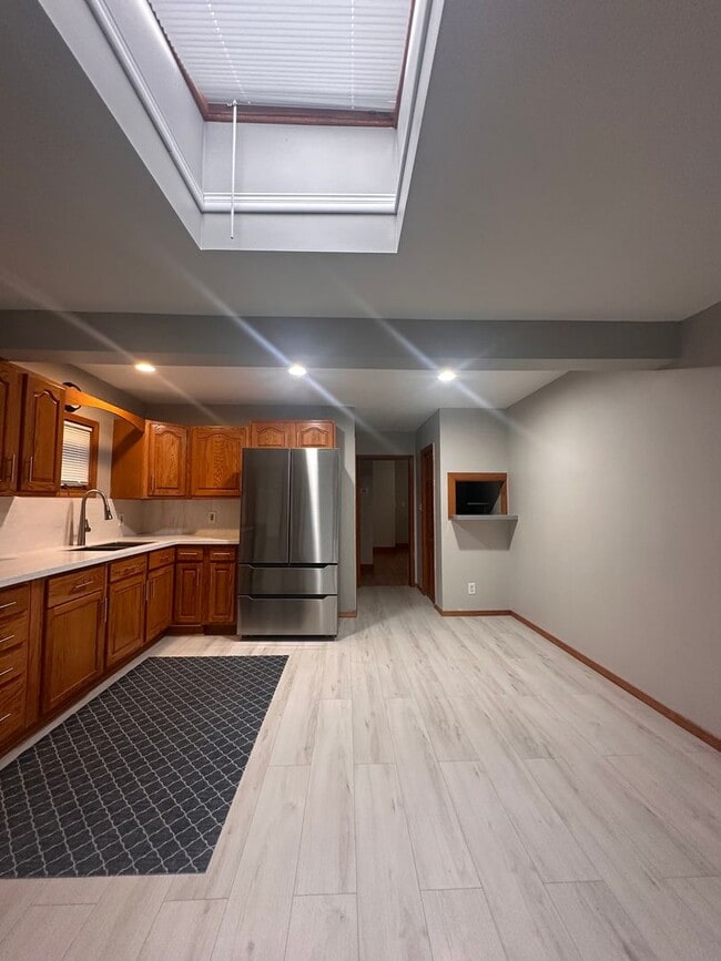 Building Photo - 257 Fernwood St