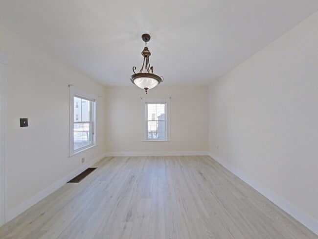 Building Photo - 48 Swanton St