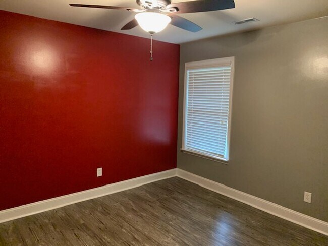 Building Photo - COMING SOON 8/8/25-BEAUTIFUL 4/2 BRICK HOM...