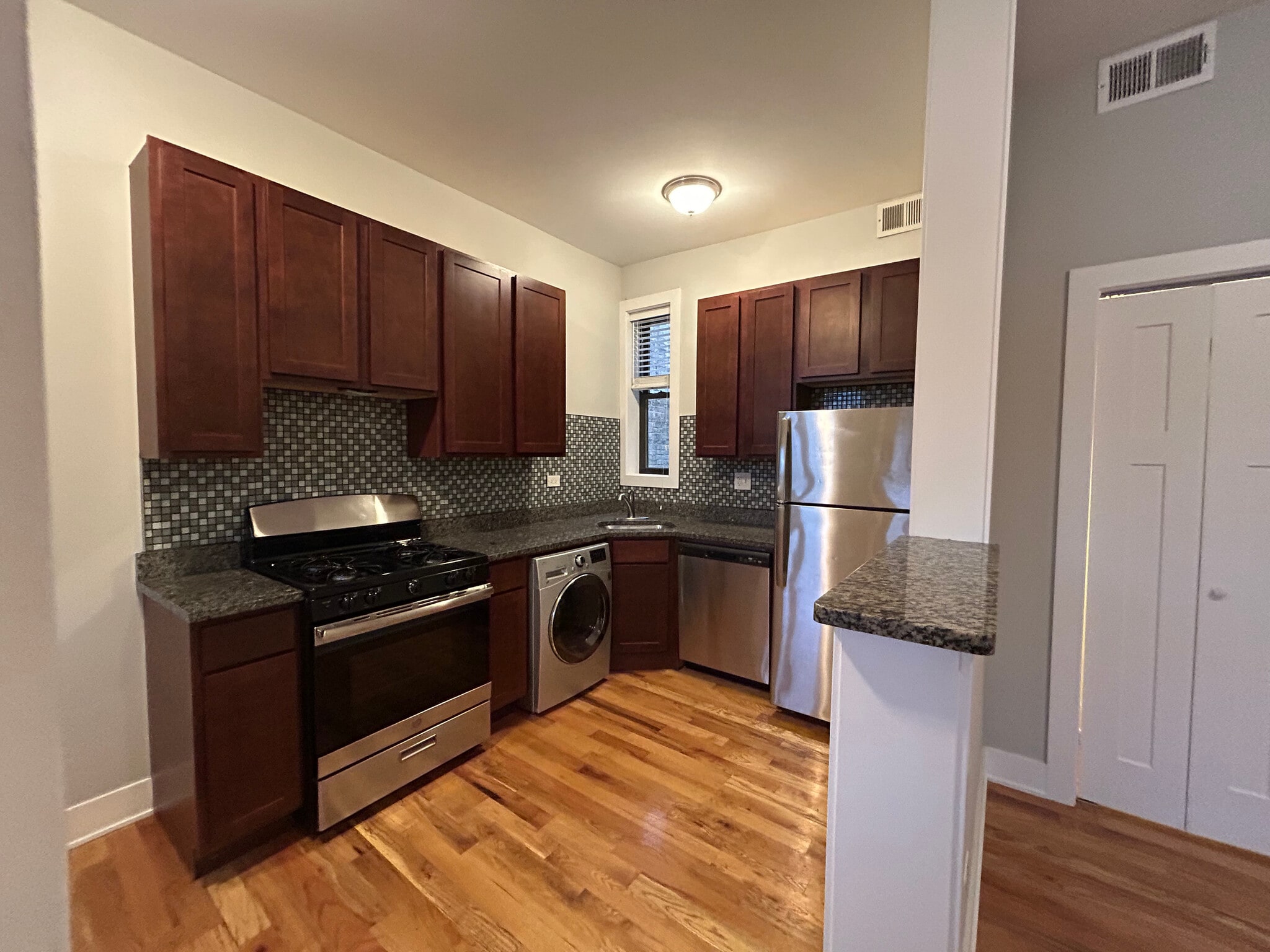 Building Photo - 338 Tudor Ct