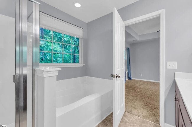 Building Photo - 512 Riverdale Rd