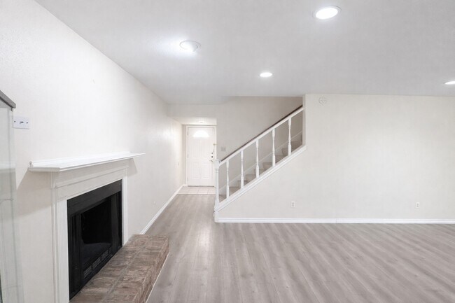 Building Photo - 14555 Wunderlich Dr