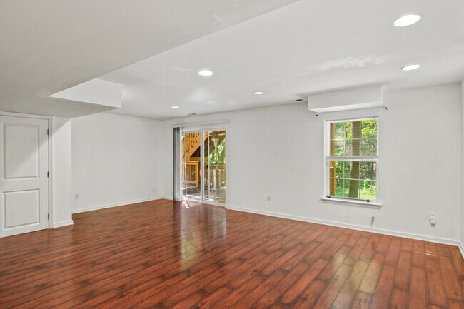 Building Photo - 144 Midland Rd