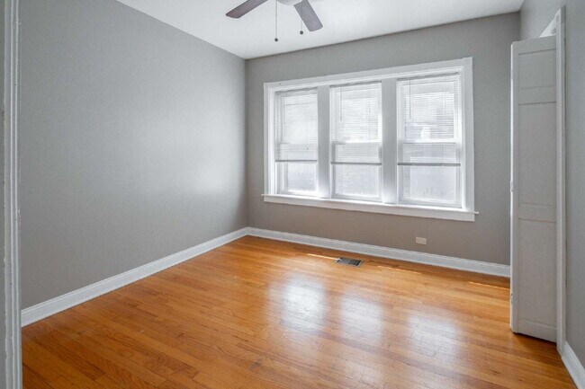 Building Photo - Spacious 3-Bedroom, 2-Bathroom Duplex in Avondale