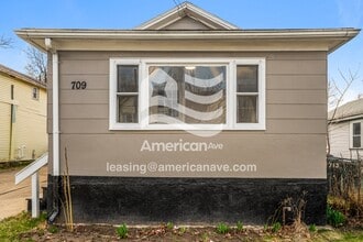 Building Photo - 709 W Broad St