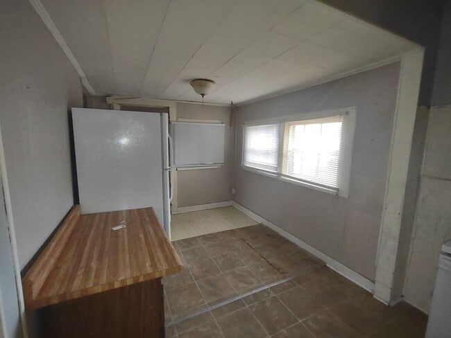 Building Photo - 2 Bedroom / 1 Bath Paducah