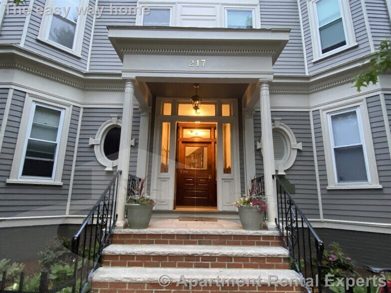 Building Photo - 217 Harvard St