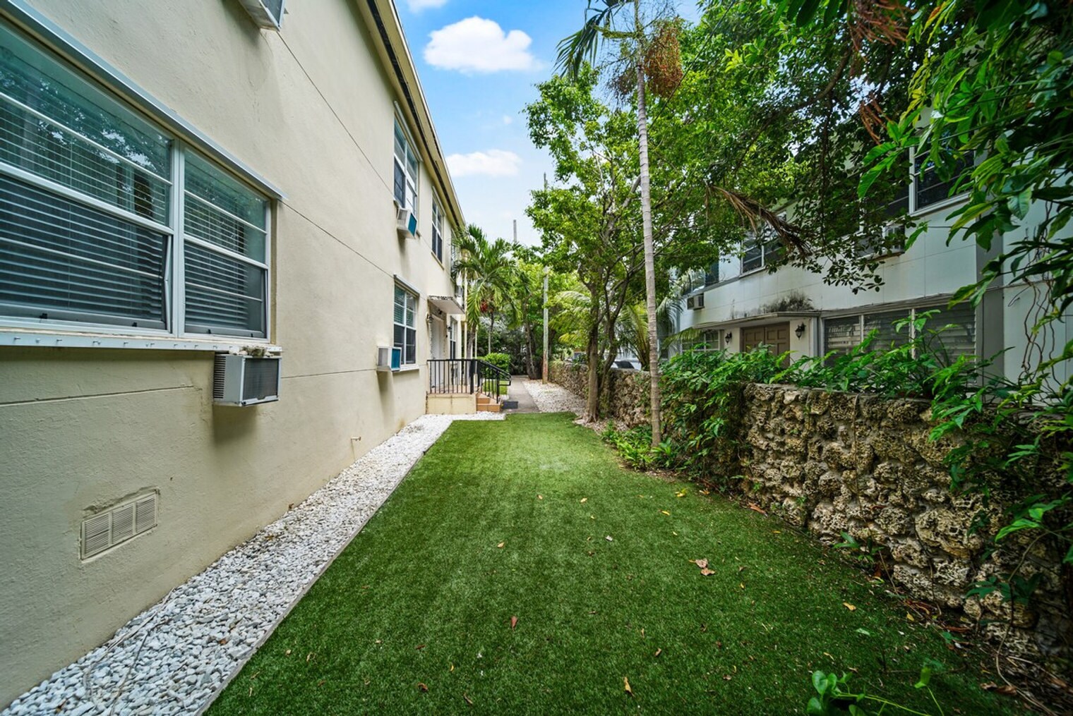 Building Photo - 1335 Lincoln Rd