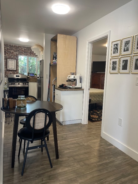 Building Photo - 516 NE 166th St