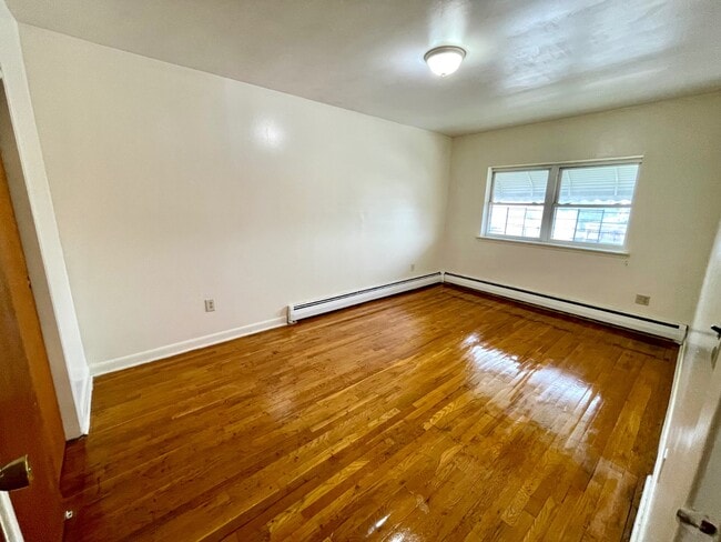 Building Photo - 2916 Gunther Ave