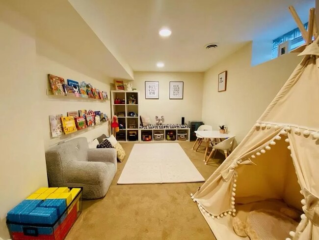 Building Photo - Upton