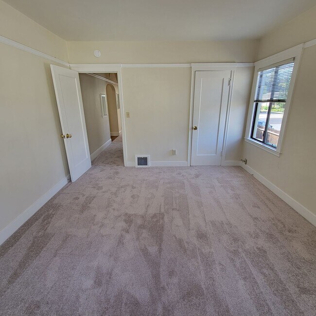 Building Photo - 950 Fremont St