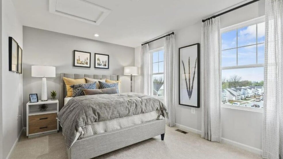 bedroom - 10 Coolidge Ave