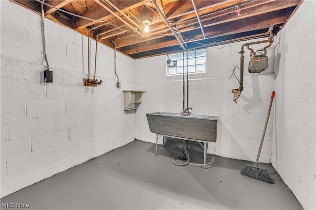 Building Photo - 441 E 250th St