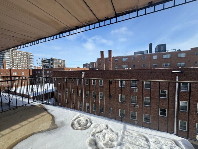 Building Photo - 12050 Lake Ave