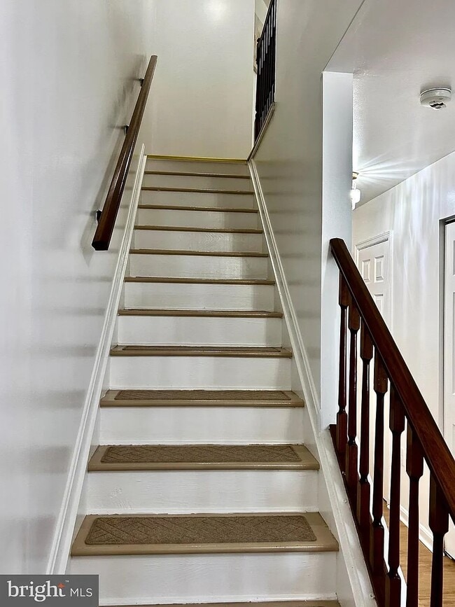 Building Photo - 358 Stonehedge Ln