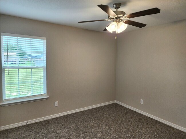 Building Photo - Corner lot 3/2 home in Elberta