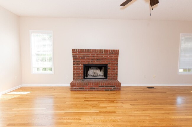 Building Photo - PRICE IMPROVEMENT!!!! MOVE-IN READY