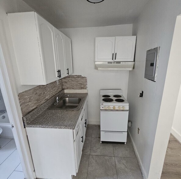 Kitchen - 138 S 10th St