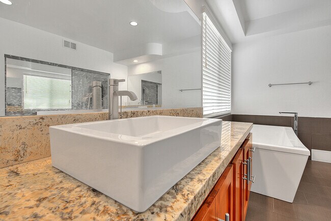 Building Photo - 3571 Rio Ranch Rd