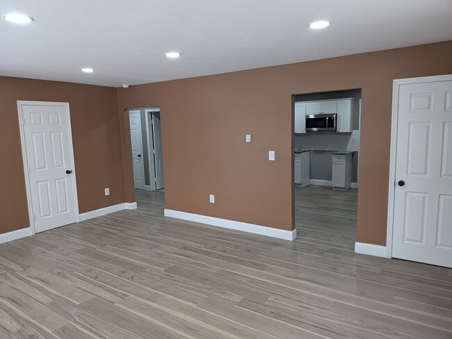 Building Photo - 1520-1524 Sanderson