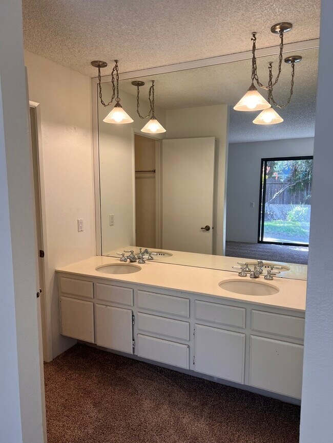 Building Photo - 4745 Olive Oak Way
