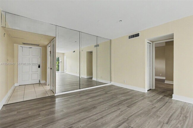 Building Photo - 3250 N Palm Aire Dr