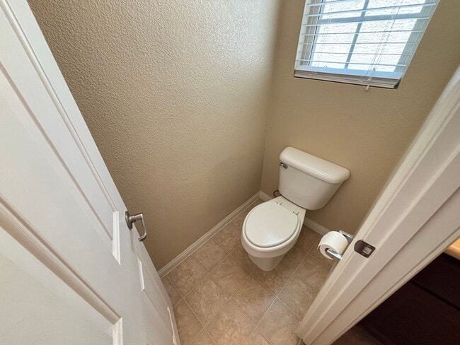 Building Photo - Elegant 3Bed/3Bath Home with Loft in the P...