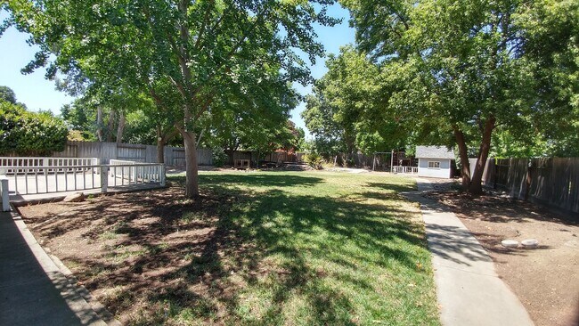 Building Photo - 552 Cimarron Dr