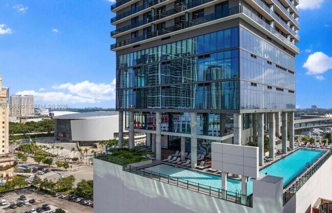 Building Photo - 398 NE 5th St