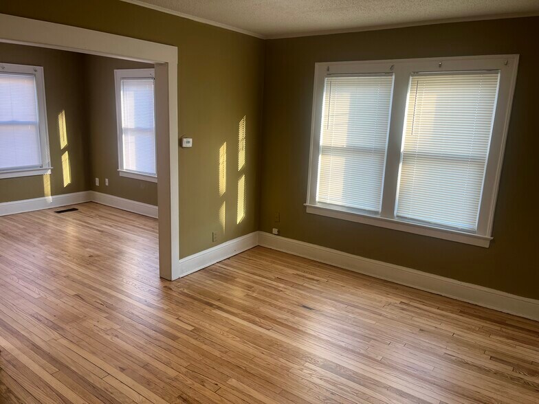 Building Photo - 131 Tolland St