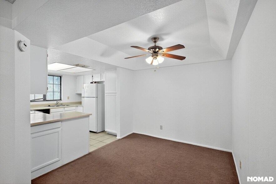 Building Photo - 1905 E University Dr