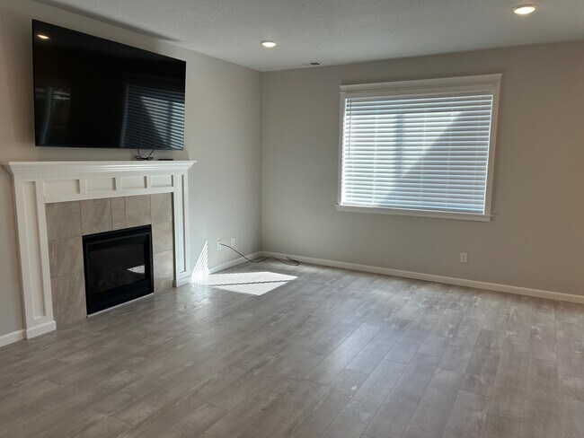 Building Photo - 4546 NE Sagecrest St