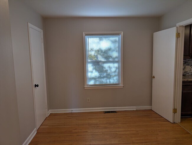 Building Photo - Cozy Ranch Style home located in the Matthews Park community.