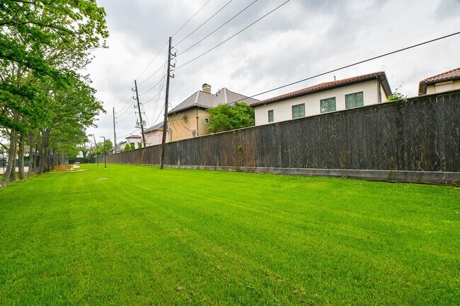Building Photo - 5110 San Felipe St
