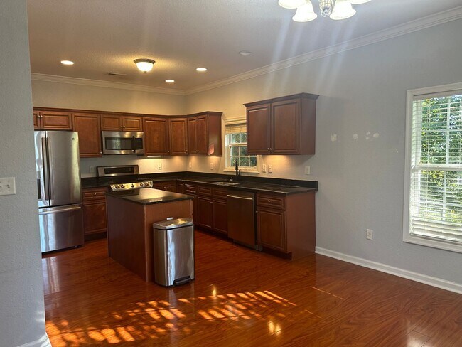 Building Photo - Ingleside