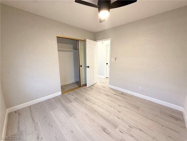 Building Photo - 325 Greenfield Ln