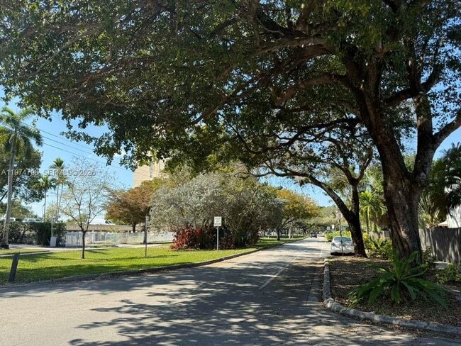 Building Photo - 13503 NE 24th Pl