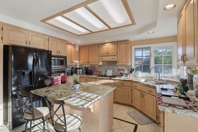 Building Photo - 2908 Lakemont Dr