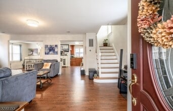 Building Photo - 372 W Hazelwood Ave