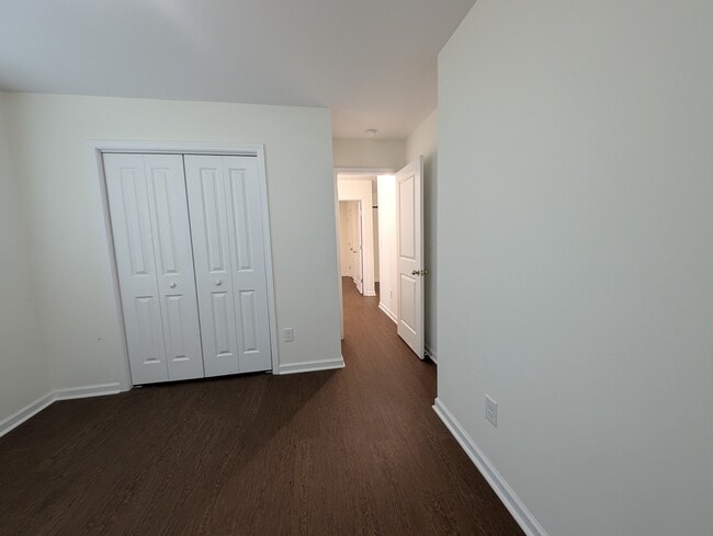 Building Photo - 426 W 4th St