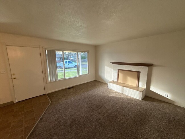 Building Photo - 1215 NW 11th St