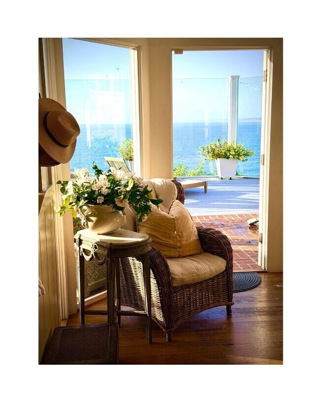 Building Photo - Amazing location in La Jolla for a big house. Gustavo Lopez AMSI