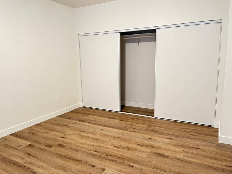 Building Photo - 9938 Lull St