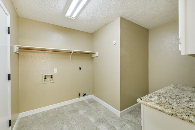 Building Photo - 2711 Weald Way Ct