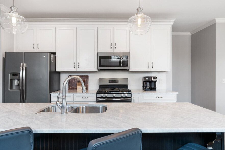 Building Photo - 223B Orlando Ave